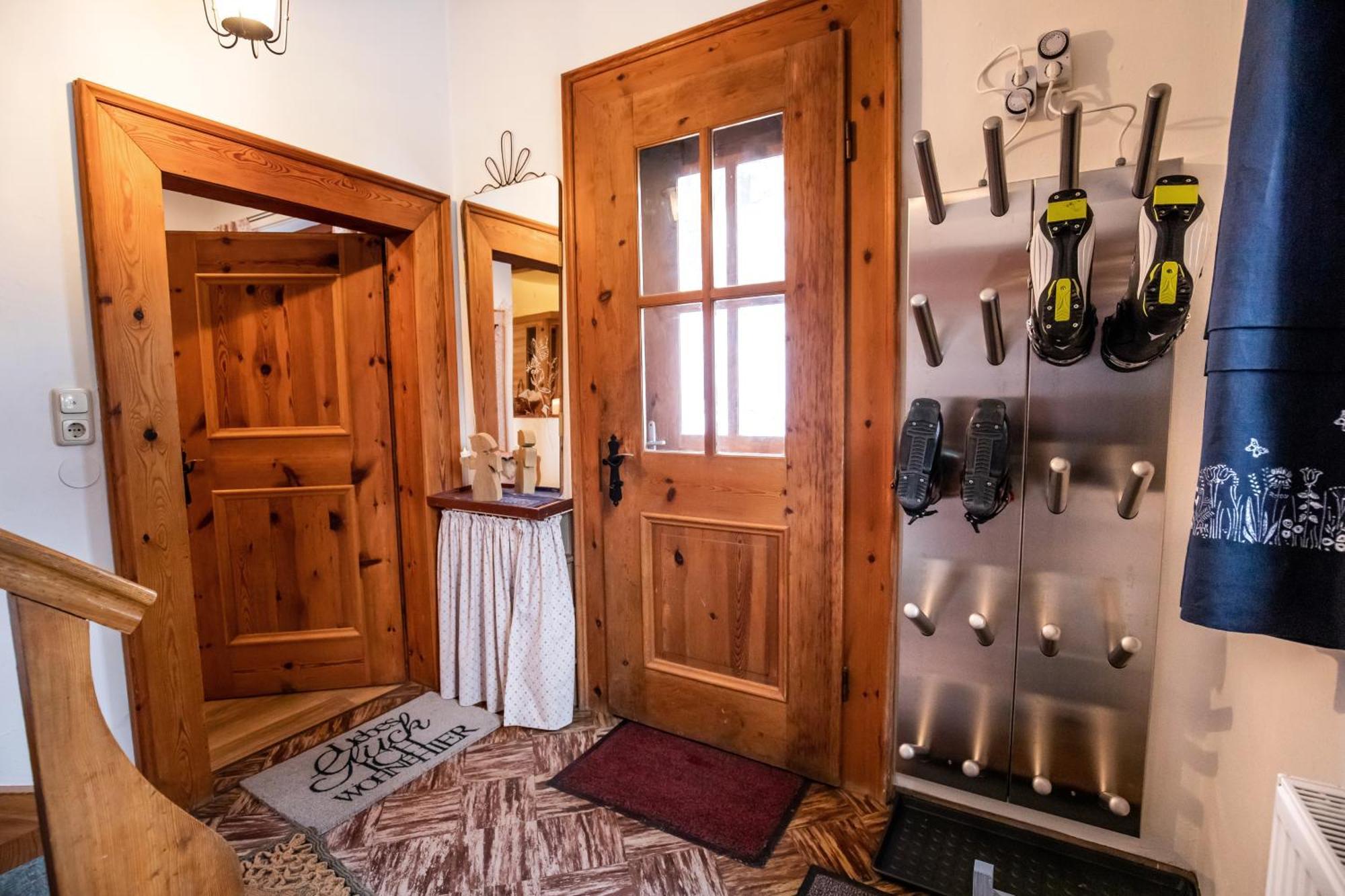 Haus Weidmannsheil - Wohnen Im Romantischen Forsthaus Werfen Extérieur photo